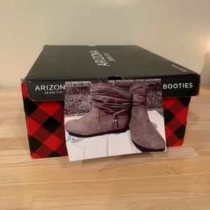 Gray Arizona jeans booties size 9